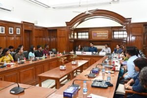 अष्टलक्ष्मी दर्शन यूथ एक्सचेंज प्रोग्राम के तहत मेघालय से लौटे विद्यार्थियों से डीयू कुलपति ने किया संवाद | दिल्ली में बैठ कर गरीबी का अहसास करना संभव नहीं: प्रो. योगेश सिंह