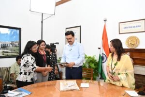 “कॉफी विद वाइस-चांसलर” में डीयू कुलपति ने किया मिरांडा हाउस की छात्राओं से संवाद